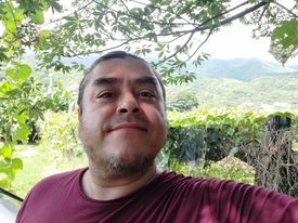 PortraitRomandíaPeñaFlorpoet Retrato del autor, promocionar al autor, describir al autor, mostrar al autor, autoretrato.